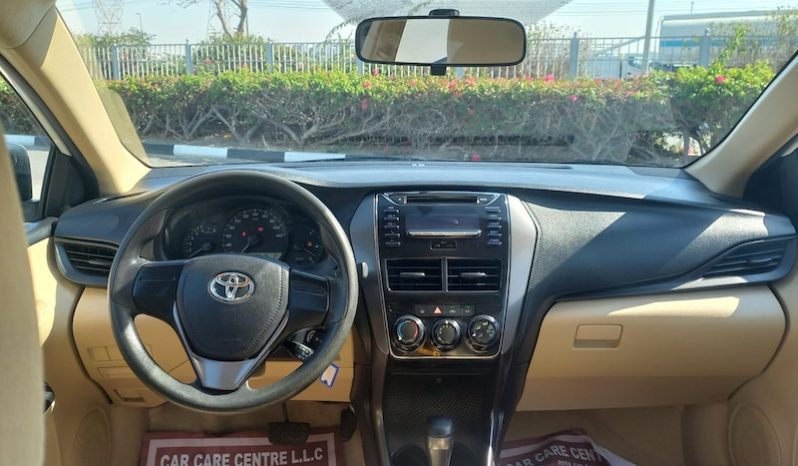 Toyota Yaris MID full